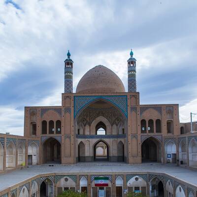 مسجد و مدرسه ی آقابزرگ 